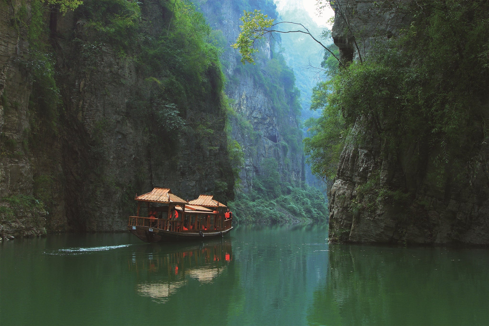 Chongqing & Yangtze Three Gorges 5-Day Tour: Urban Wonders & River Scenery