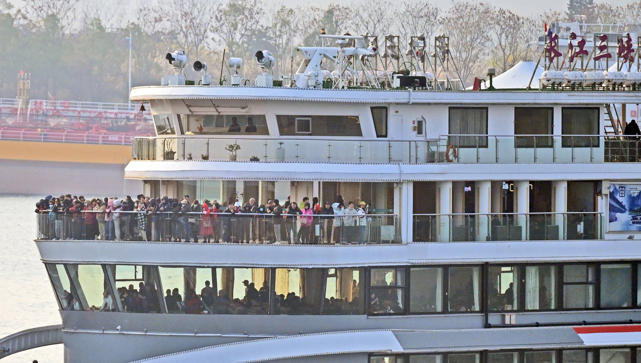 Chongqing & Yangtze Three Gorges 5-Day Tour: Urban Wonders & River Scenery